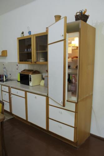 Kitchen, Harsfak in Gyomaendrod