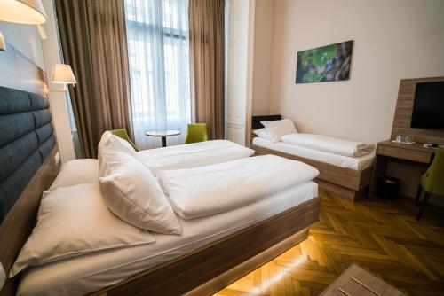 Triple Room image 7