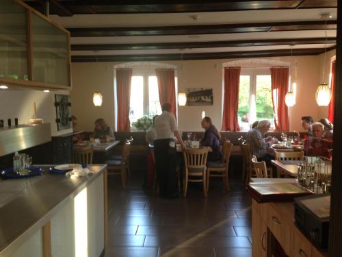 餐廳, Hotel KRONE Kressbronn am Bodensee in 克雷斯波洛安博登湖