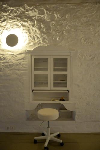 Ecloge, Hydra Island