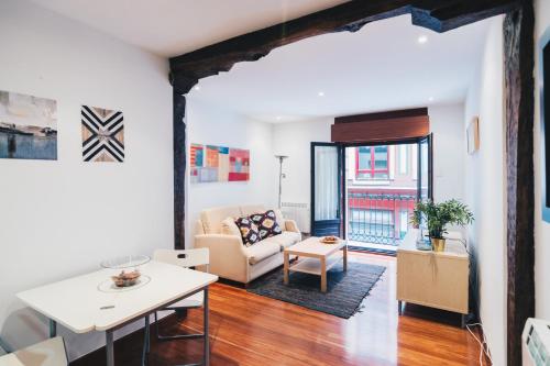 Old Town Madari by People Rentals, Bilbao