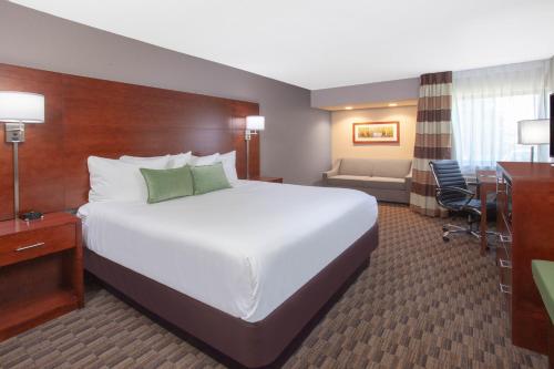 Wyndham Garden Fort Wayne