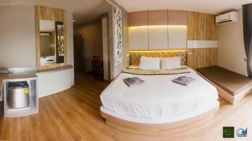 room detail thumbnail 1