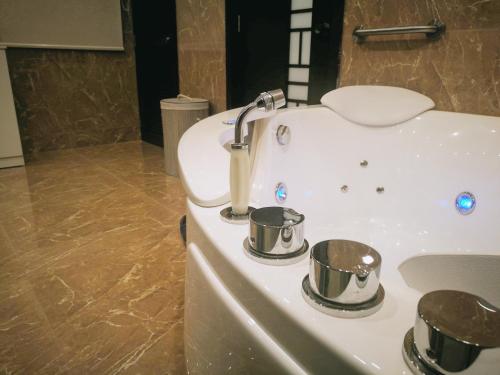 Bilik Mandi, Hotel Ojos Del Rio in Panama City