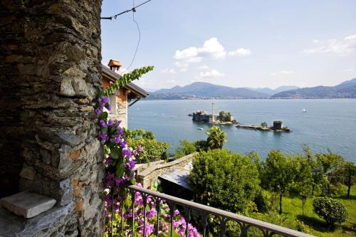  Casa Bougainville, Pension in Cannobio