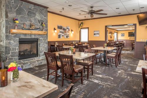 อาหารและเครื่องดื่ม, The Landing Hotel in เคตชิคาน (AK)