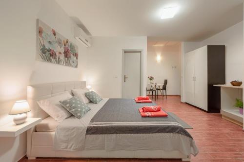  Lavander 3 private room with bathroom and balcony in Pula