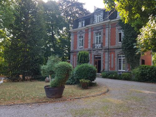Château Lambert Hotel Restaurant Near Airport - image 8