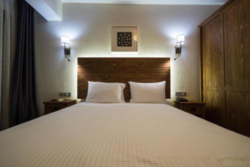 8 Rooms Boutique Hotel - image 2