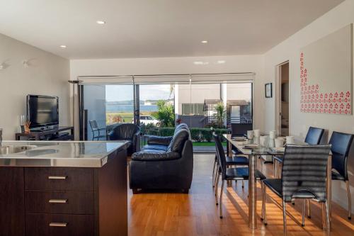 Villa 25 Deluxe Three-Bedroom Apartment Sea Views