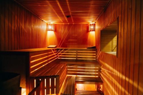 布科維納酒店 (Bukovyna Hotel) in 切爾諾夫策