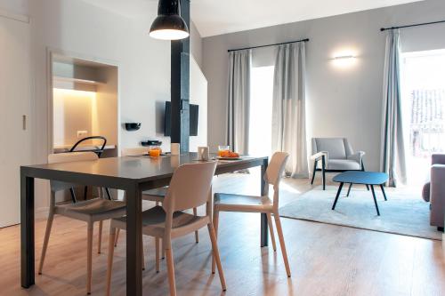 MH Apartments Central Madrid - image 11