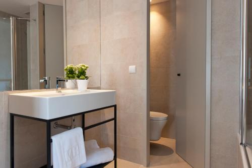 MH Apartments Central Madrid - image 9