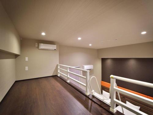 Executive Family Room image 8