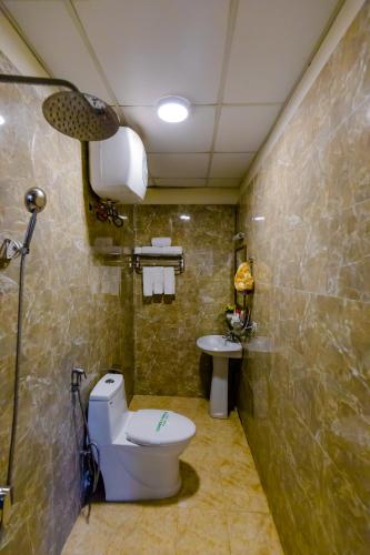 Bathroom, A25 Hotel - Hoang Quoc Viet in Tu Liem District