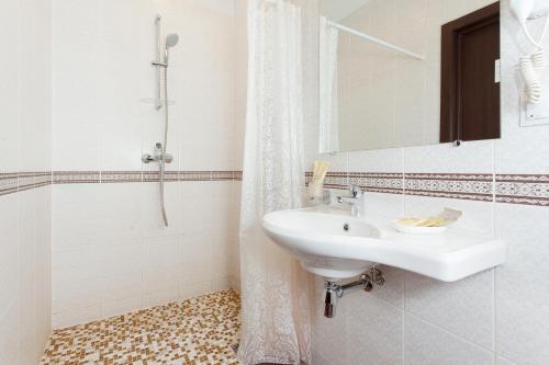 By Hermitage house - image 7