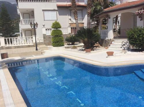  Beautiful family villa with private pool. in Mahmutlar