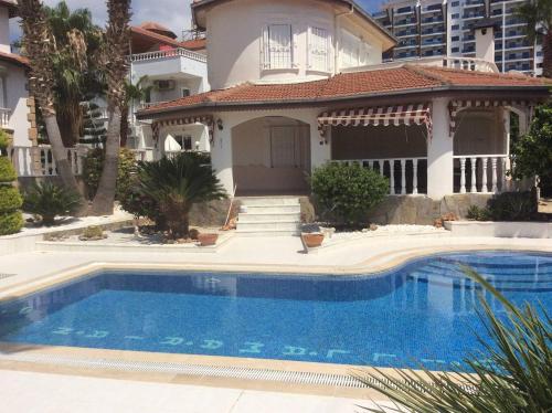  Beautiful family villa with private pool. in Mahmutlar