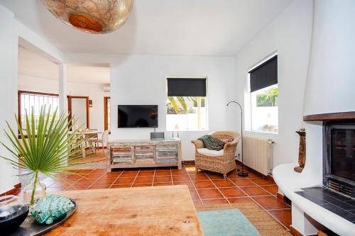 Villa Lagarta by Holiday Rentals Villamar