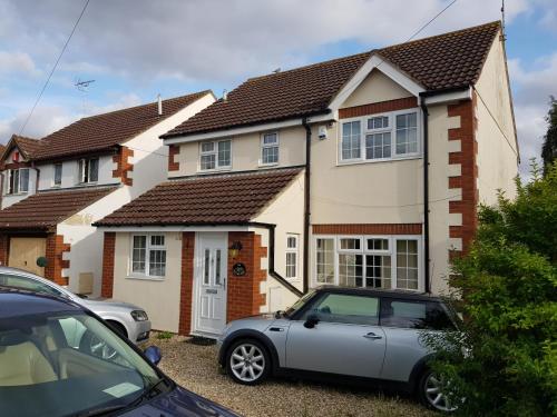 Spacious Swindon 5 bedroom house - sleeps up to 10 gîte à louer Sevenhampton