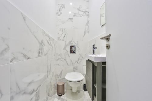 67 - Amazing Parisian Flat - image 11