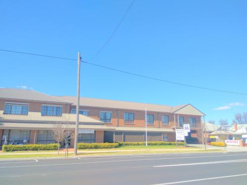 Holbrook Town Centre Motor Inn