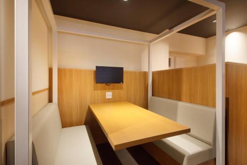 Közös társalgó / TV, Tabist Capsule Hotel APODS Himeji Station in Himedzsi