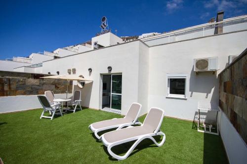 Servatur Terrazamar Sun Suite Servatur Terrazamar Sun Suite is perfectly located for both business and leisure guests in Gran Canaria. The hotel has everything you need for a comfortable stay. Service-minded staff will welcome and