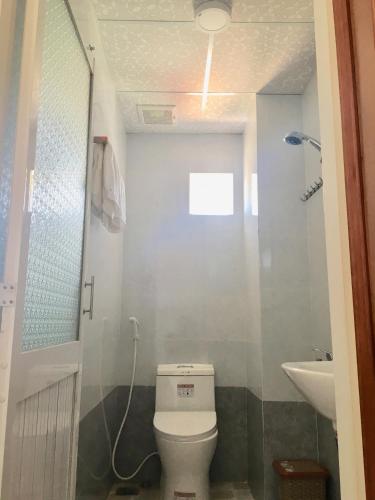 Double or Twin Room with Side Sea View image 7