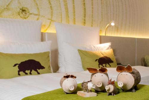 2 queen beds, 2 twin beds