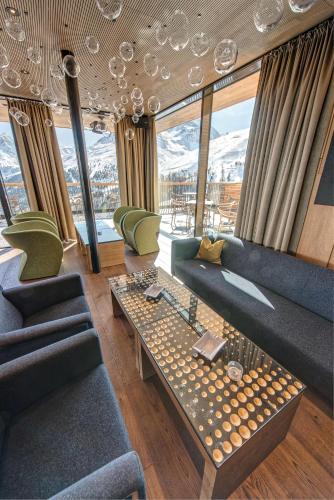 ผับ/เลาจน์, Hotel Schone Aussicht in ฮอคโซลเดิน