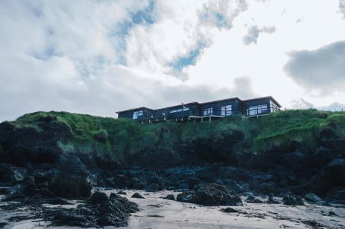 Brenna: Cliffside Apartment - Hellissandur