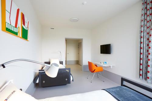Family Room image 4