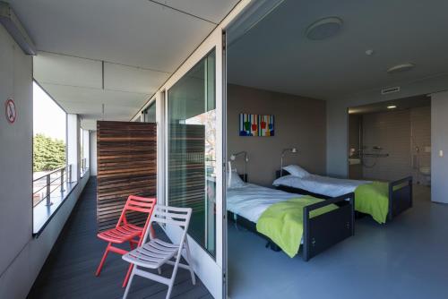 Twin Room image 4