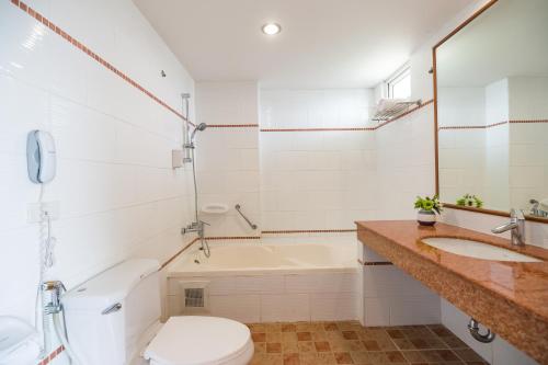 room detail thumbnail 2