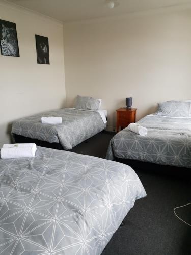 1 double bed, 2 twin beds