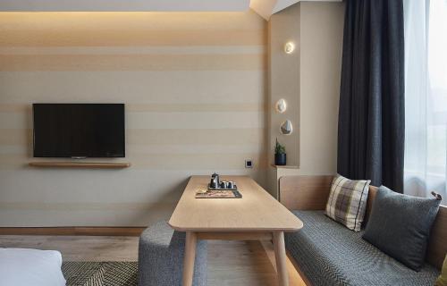 159280332 EBO Hotel Hangzhou Wulin - 5 mins drive to the West Lake