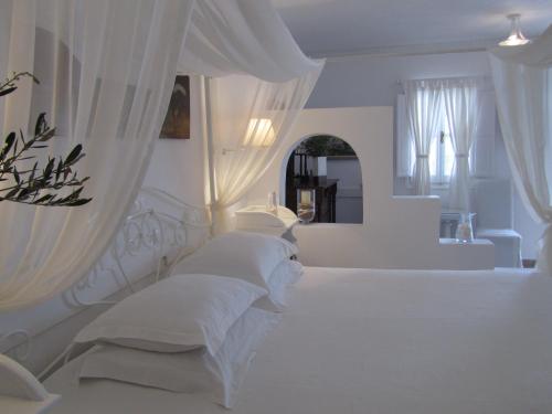 Porto Scoutari Romantic Hotel - image 13