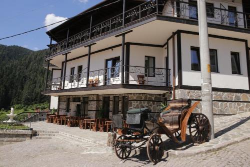 . Family hotel Valchanovata Kashta