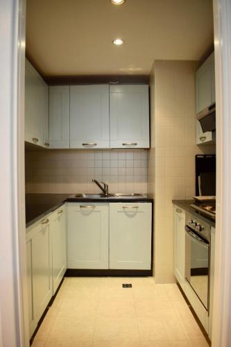 Modern and stylish apartment by Grand Canal - image 10