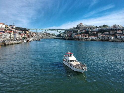 Oporto Yacht in Porto