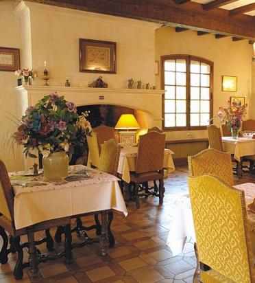 Auberge des Balastres Set in a prime location of Fontvieille, Auberge des Balastres puts everything the city has to offer just outside your doorstep. Both business travelers and tourists can enjoy the propertys facilities