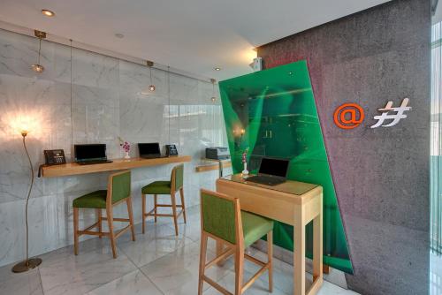 AL KHOORY EXECUTIVE HOTEL AL WASL - main image