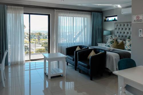 Hilltop Guesthouse Room Type - Queen Room with Balcony