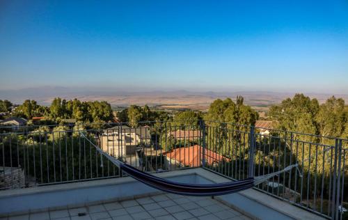 balcon/terasă, Rosh Pinna Home with a View in Centru oraș Rosh Pina
