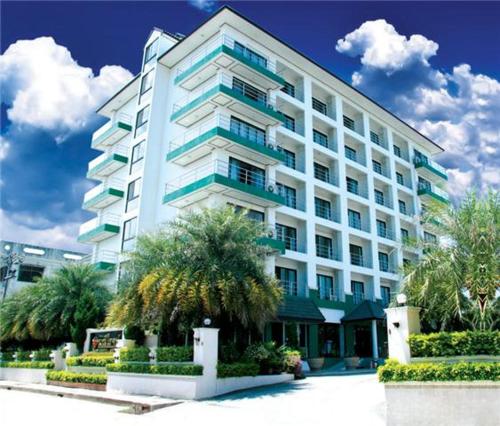 Maneerote Hotel Surin in Surin