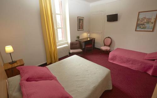 1 double bed, 1 twin bed