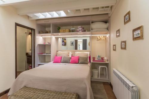 1 queen bed, 1 futon bed