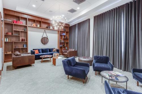 Shared lounge/TV area, Dadeland Towers by Miami Vacations near Texas de Brazil - Miami Dadeland Mall