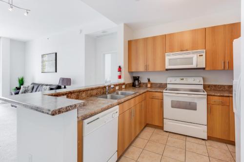 Kitchen, Dadeland Towers by Miami Vacations near Texas de Brazil - Miami Dadeland Mall